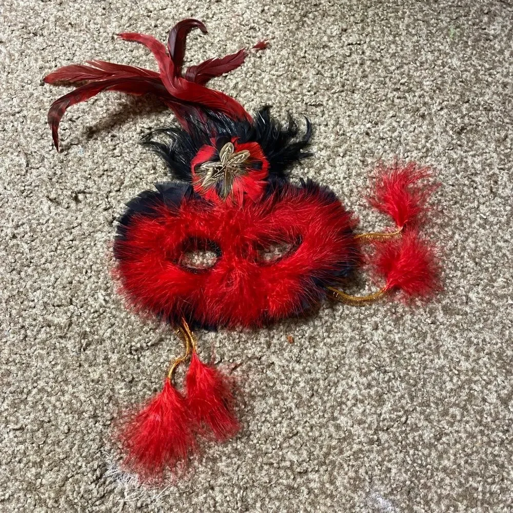 *8A Masquerade mask Red & Black fuzzy Feather Look Party Mask.